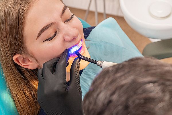 Descontaminación láser oral: abordar la caries desde la causa, no solo desde la consecuencia