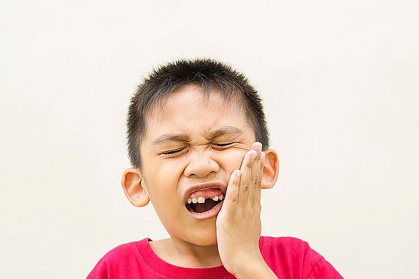 Traumatismo dental en niños: qué hacer si un diente se rompe, se mueve o se sale tras un golpe